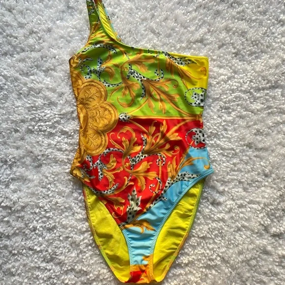 【関税＆送料込み】Versace Multicolor One-Piece Swimsuit Wi Versace Allover One-Piece Swimsuit Print | VERSACE US
